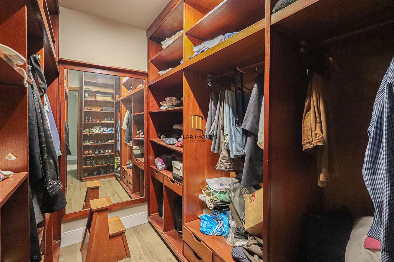 Apartamento cobertura de 03 dormitórios com opção de 05, 03 garagens. Bairro Higienópolis