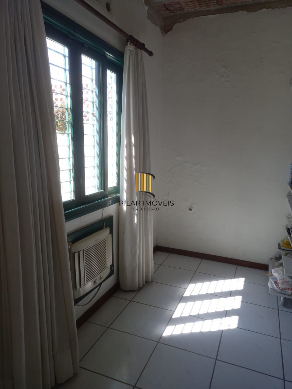 Casa à Venda no Sarandi com 3 Dormitórios, Suíte, 3 vagas Financiamento Bancário