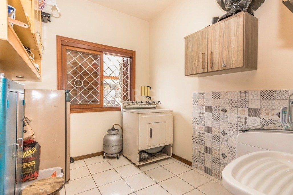 Casa 4 dormitórios no bairro Glória