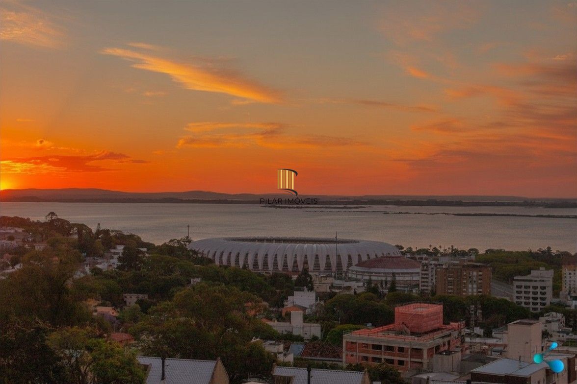 COBERTURA IMPRESSIONANTE NO MENINO DEUS: 471m² PRIVATIVOS, VISTA DEFINITIVA PARA O GUAÍBA E 3 VAGAS EM Porto Alegre - Pilar Imóveis