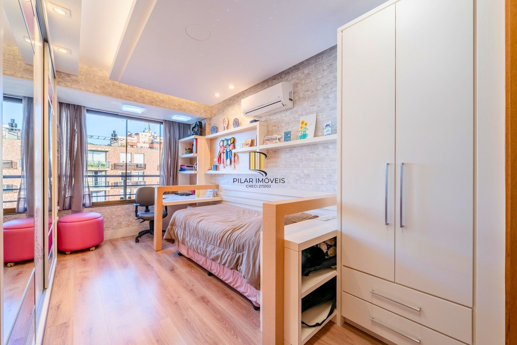 Vista deslumbrante para o Guaíba + 3 suítes no coração do Menino Deus!