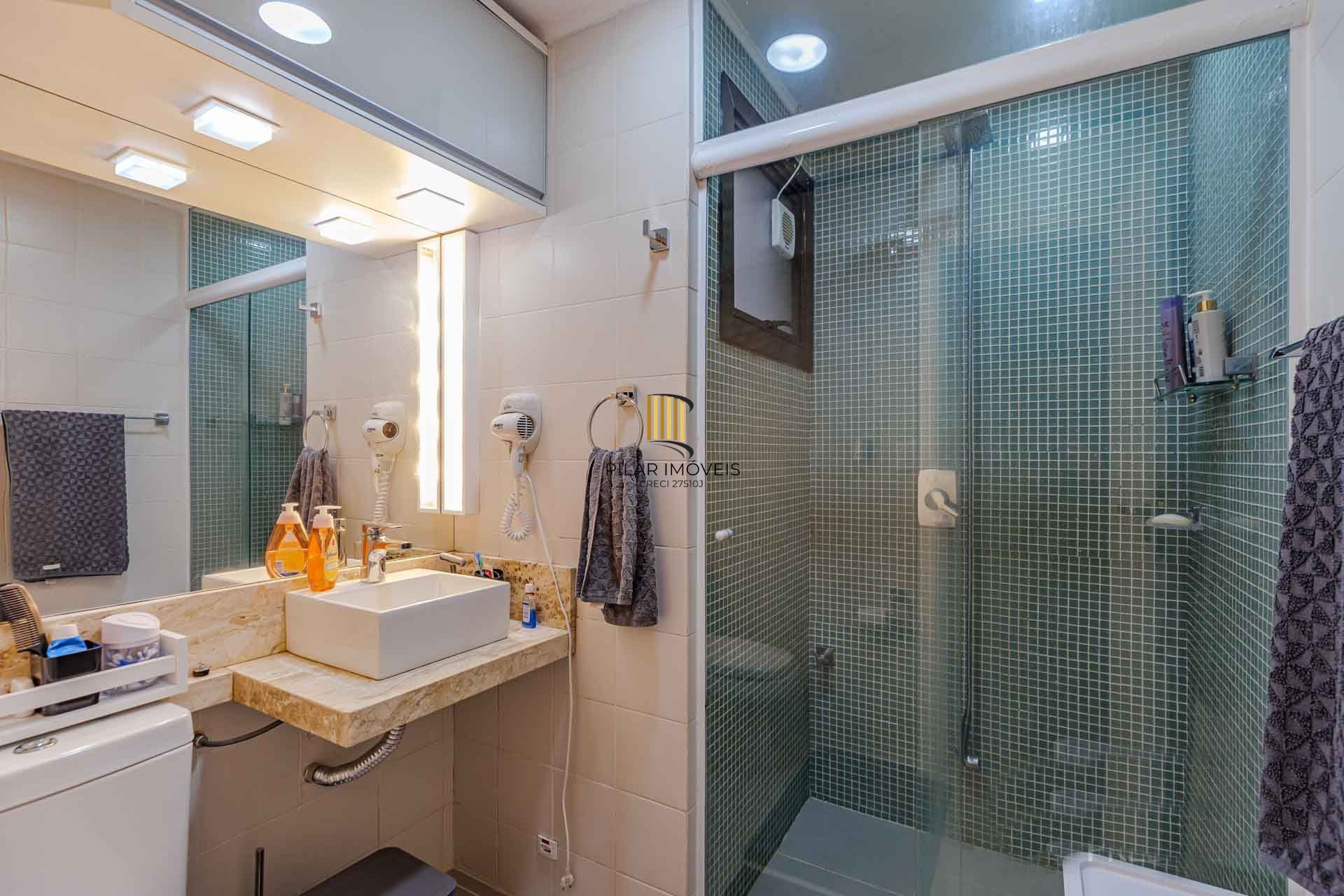 3 pavimentos com elevador eletronico e 2 vagas cobertas