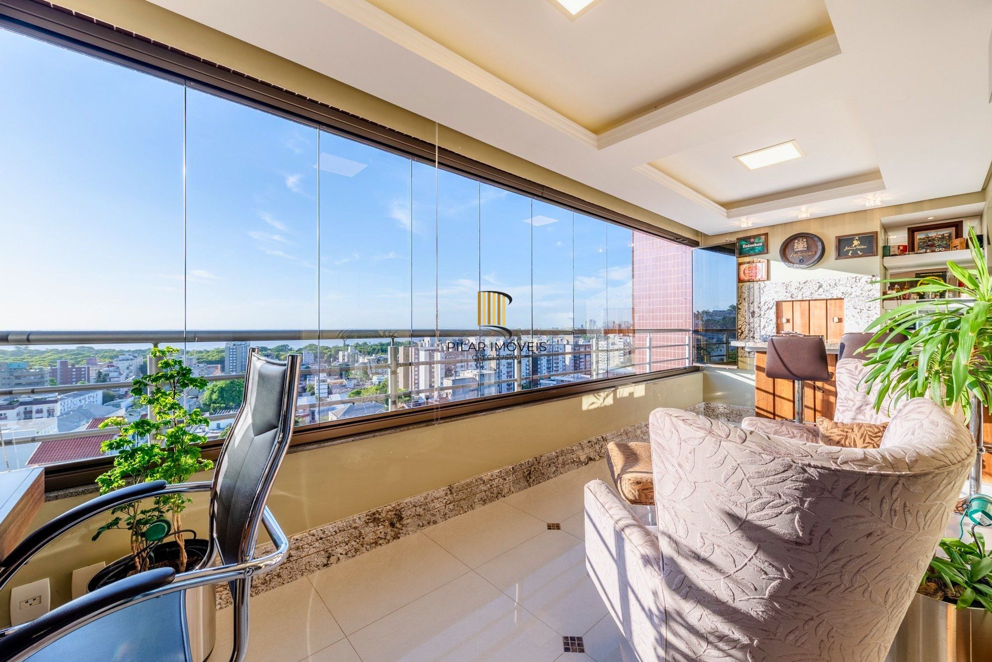 Vista deslumbrante para o Guaíba + 3 suítes no coração do Menino Deus!