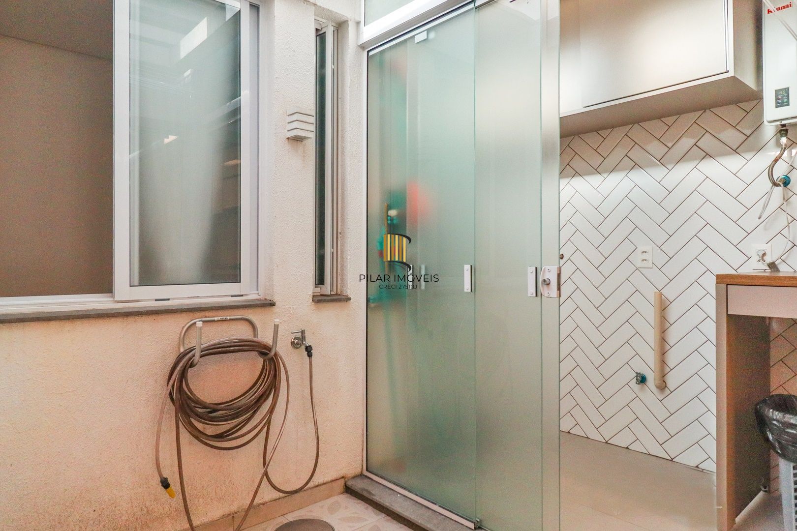 CASA TRIPLEX COM 4 SUITES E 2 VAGAS- SEMIMOBILIADA