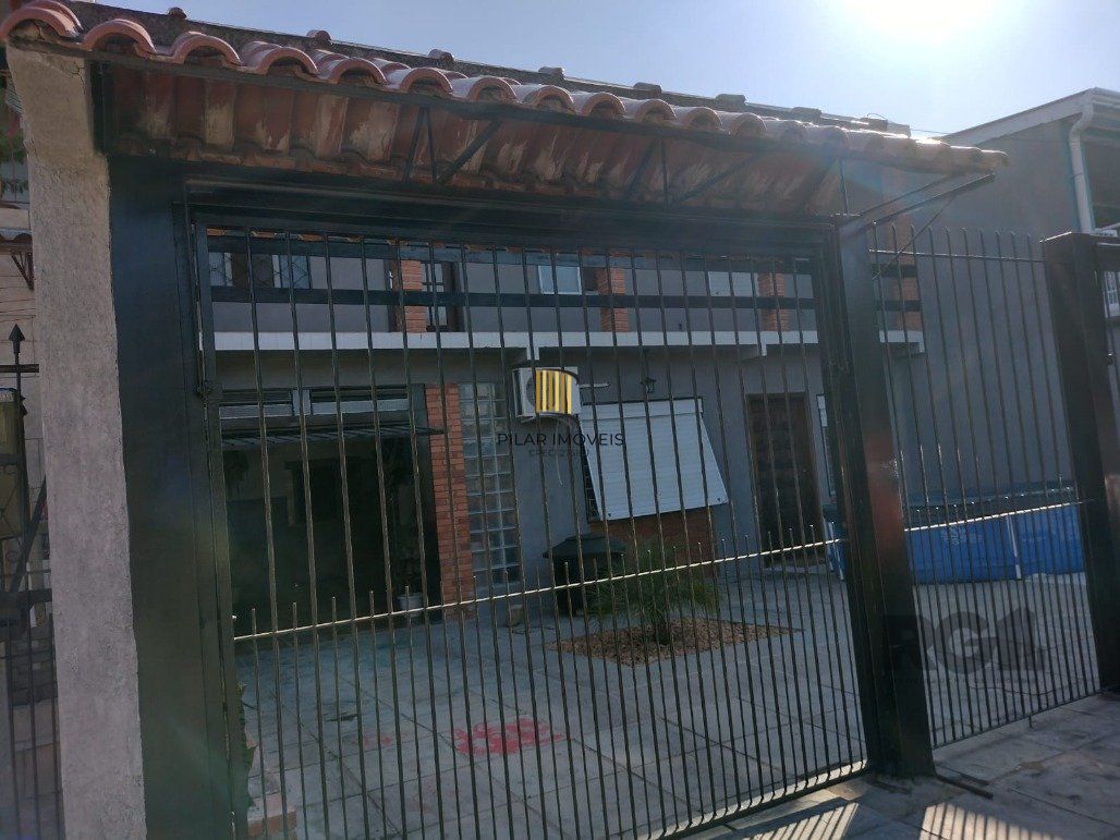 Casa 4 dormitórios no bairro Restinga