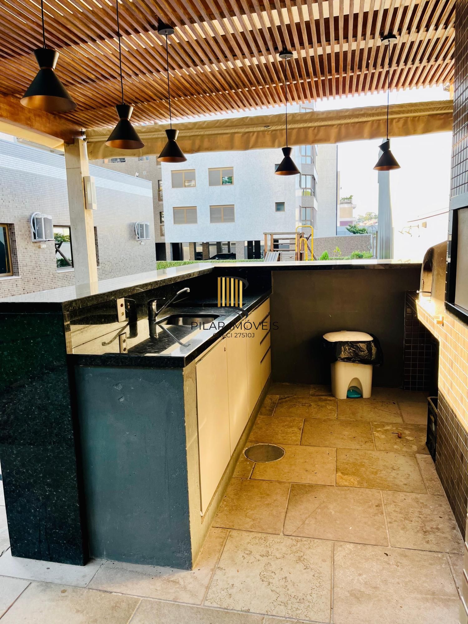 Apartamento de 145m² com projeto de arquiteta e 3 dormitórios no bairro Tristeza