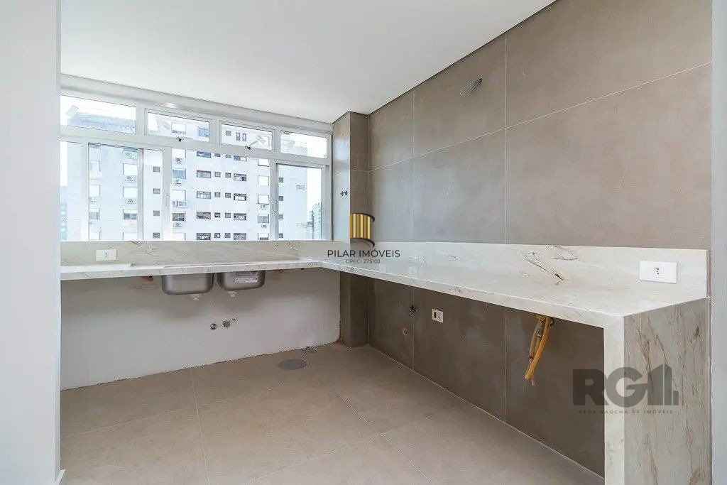 Cobertura com 4 quartos e 197m² à venda em Petrópolis, Porto Alegre.