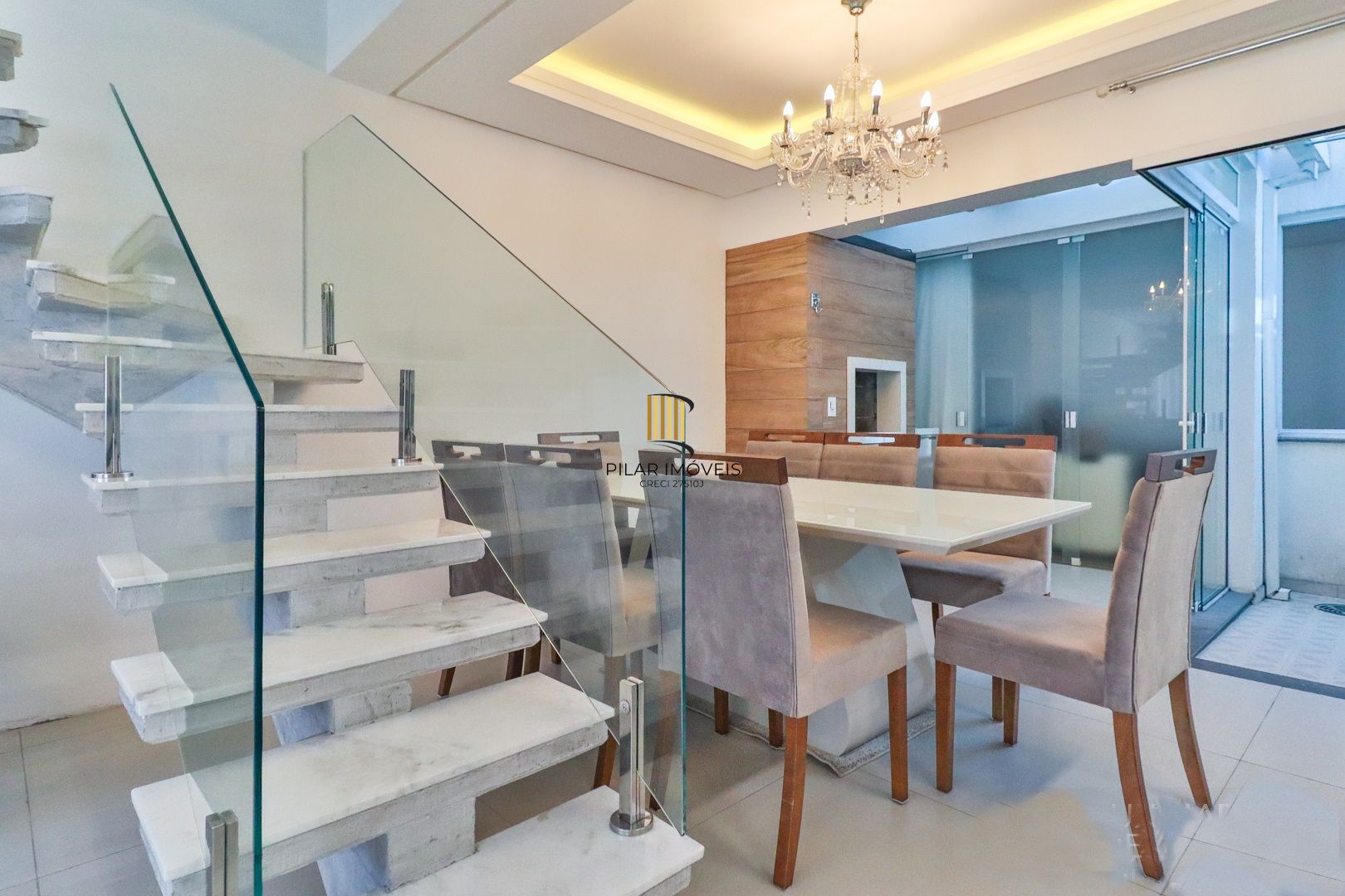 CASA TRIPLEX COM 4 SUITES E 2 VAGAS- SEMIMOBILIADA