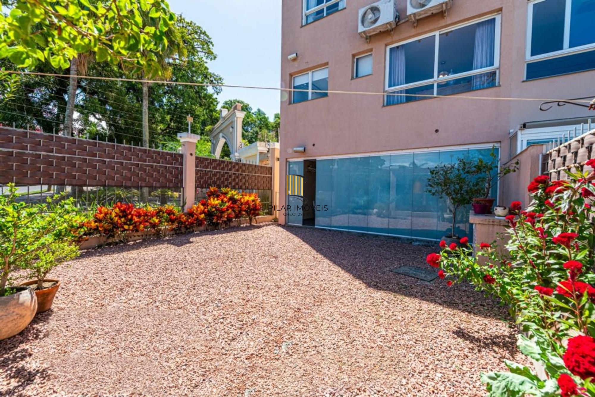 Casa de Esquina exclusiva em condominio fechado!!!