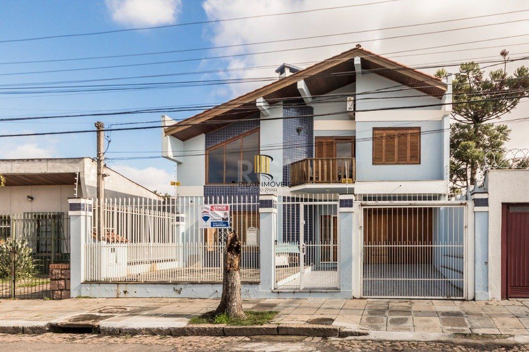 Casa 4 dormitórios no bairro Glória
