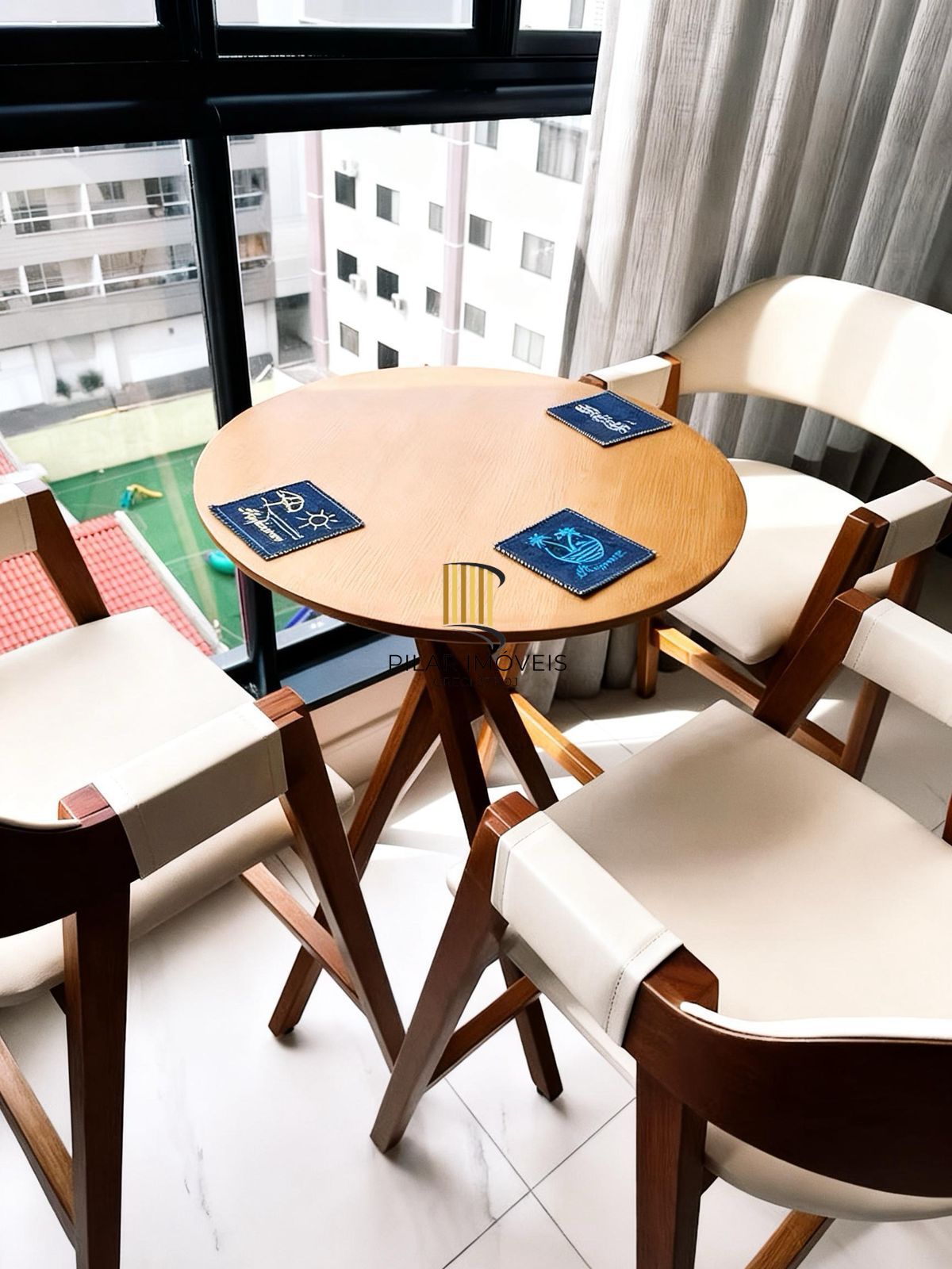 LUXO NA QUADRA DO MAR EM MEIA PRAIA ITAPEMA: 127m² MOBILIADO COM 3 SUÍTES E 3 VAGAS