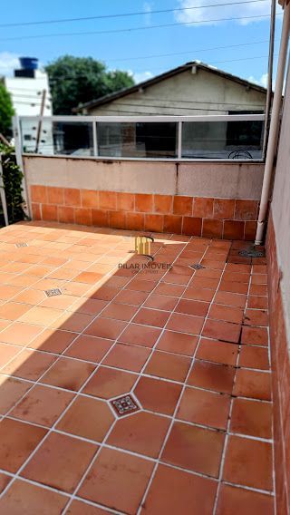 Linda Casa de Esquina com 230 M². Área de Lazer Completa.