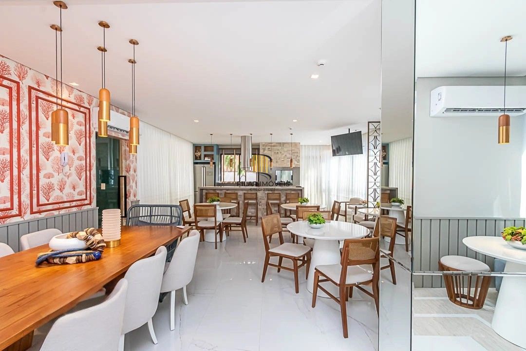 LUXO NA QUADRA DO MAR EM MEIA PRAIA ITAPEMA: 127m² MOBILIADO COM 3 SUÍTES E 3 VAGAS