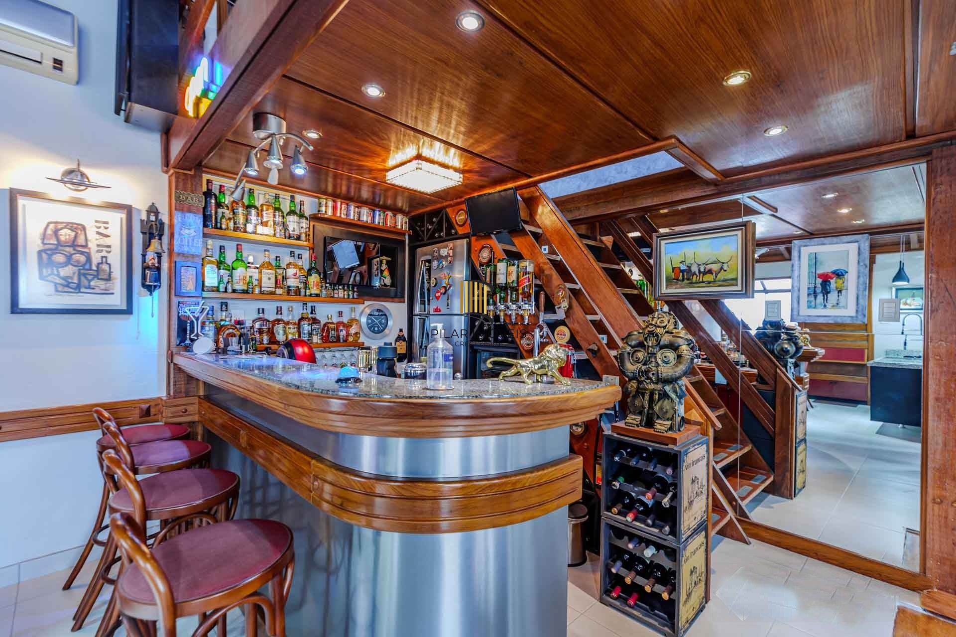 3 pavimentos com elevador eletronico e 2 vagas cobertas