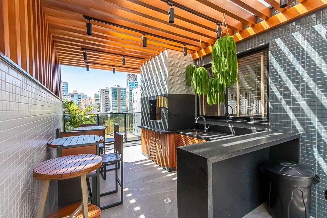 LUXO NA QUADRA DO MAR EM MEIA PRAIA ITAPEMA: 127m² MOBILIADO COM 3 SUÍTES E 3 VAGAS