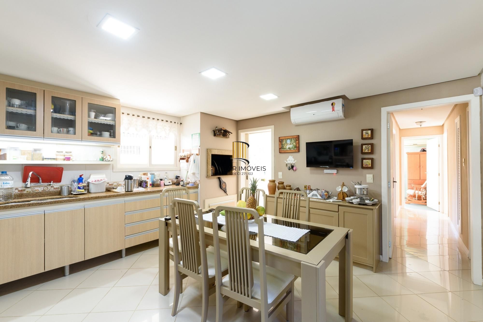 Venha morar em 350 m² com um clube em sua casa!