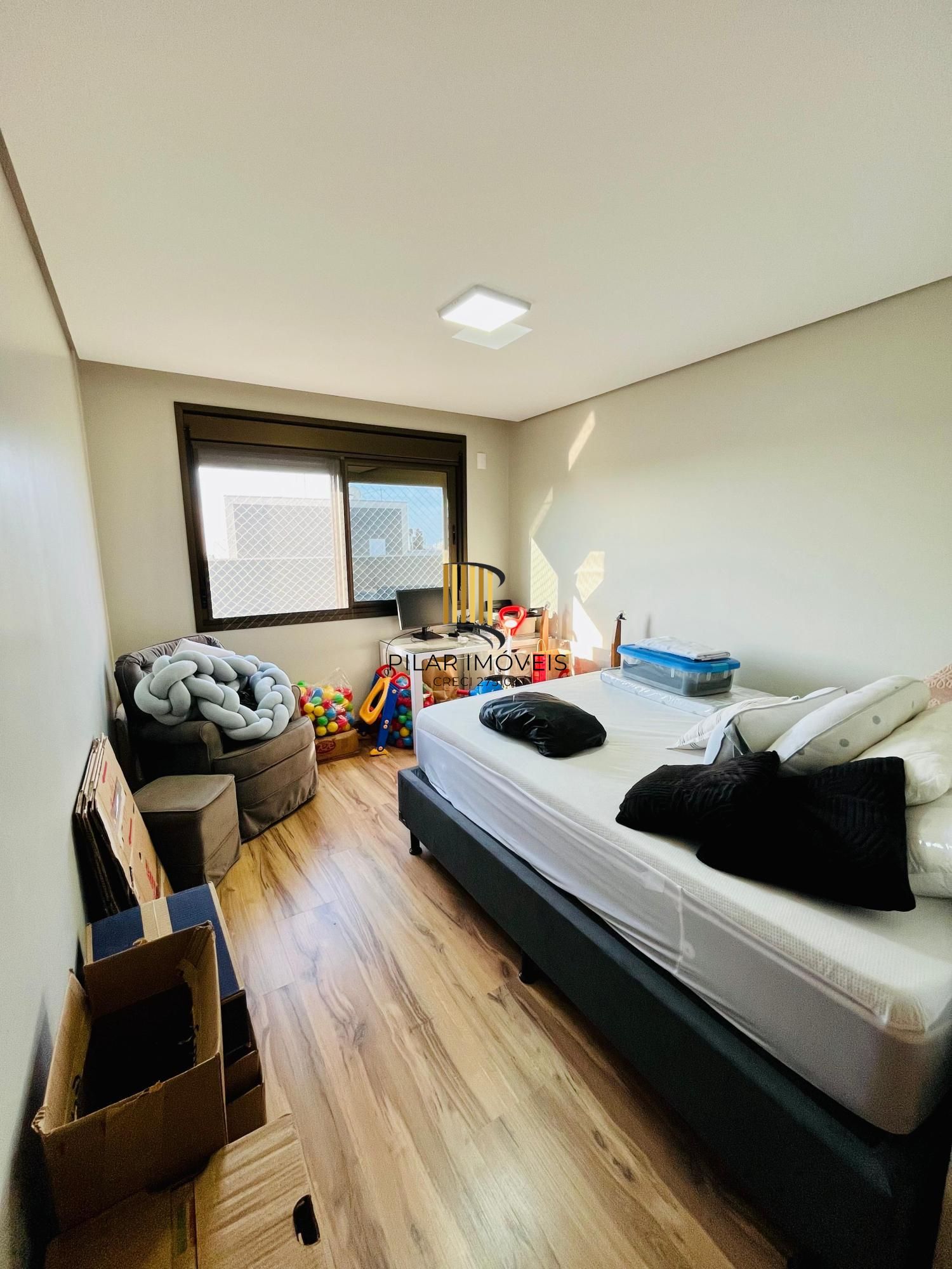 Apartamento de 145m² com projeto de arquiteta e 3 dormitórios no bairro Tristeza