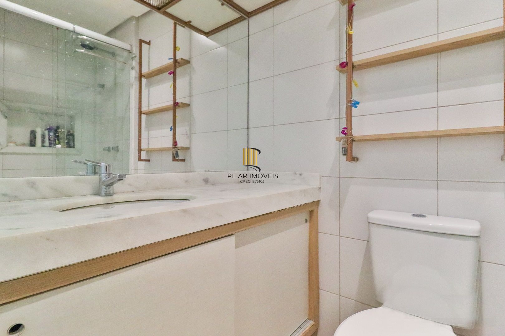 CASA TRIPLEX COM 4 SUITES E 2 VAGAS- SEMIMOBILIADA