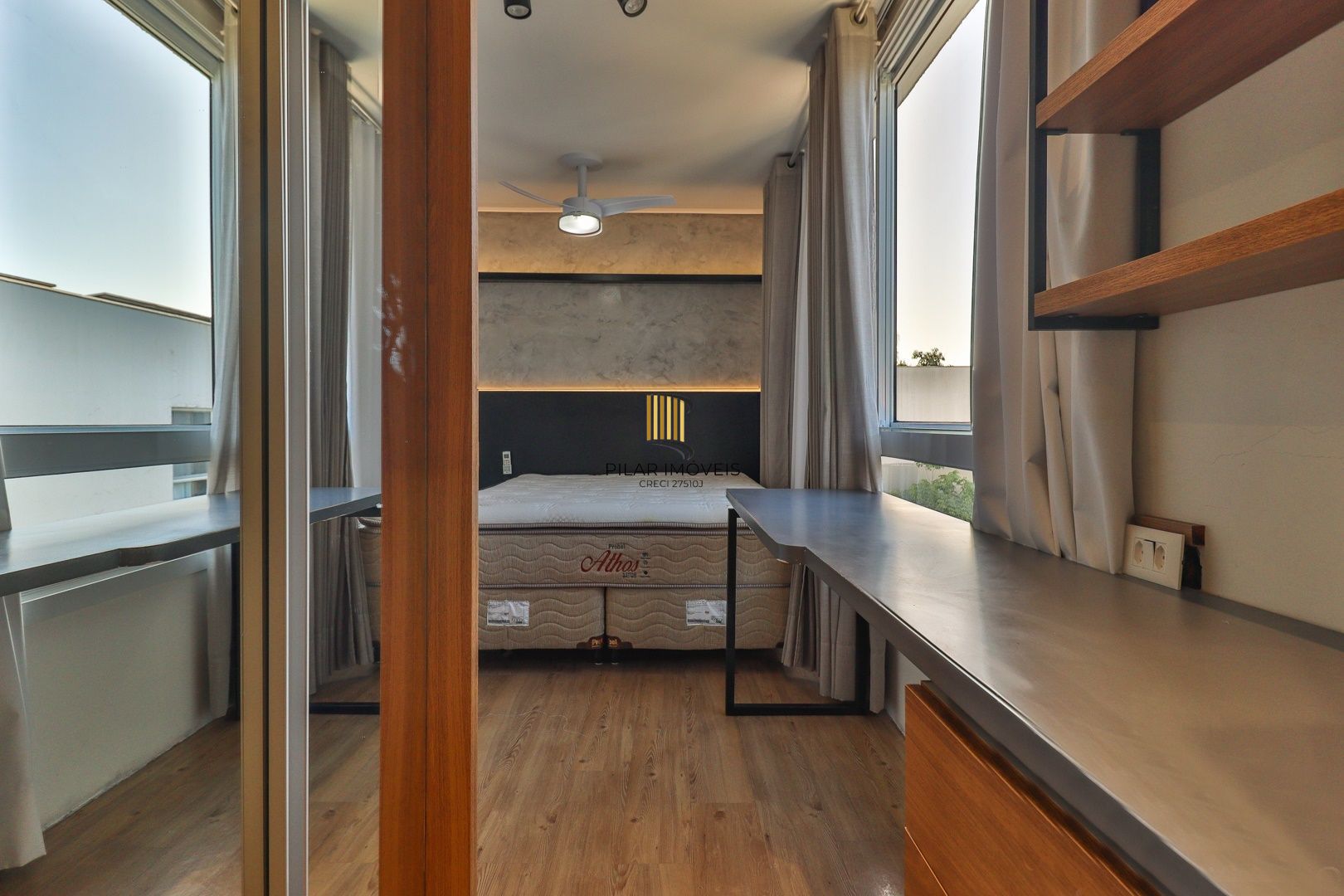 CASA TRIPLEX COM 4 SUITES E 2 VAGAS- SEMIMOBILIADA