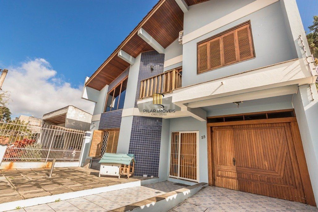 Casa 4 dormitórios no bairro Glória