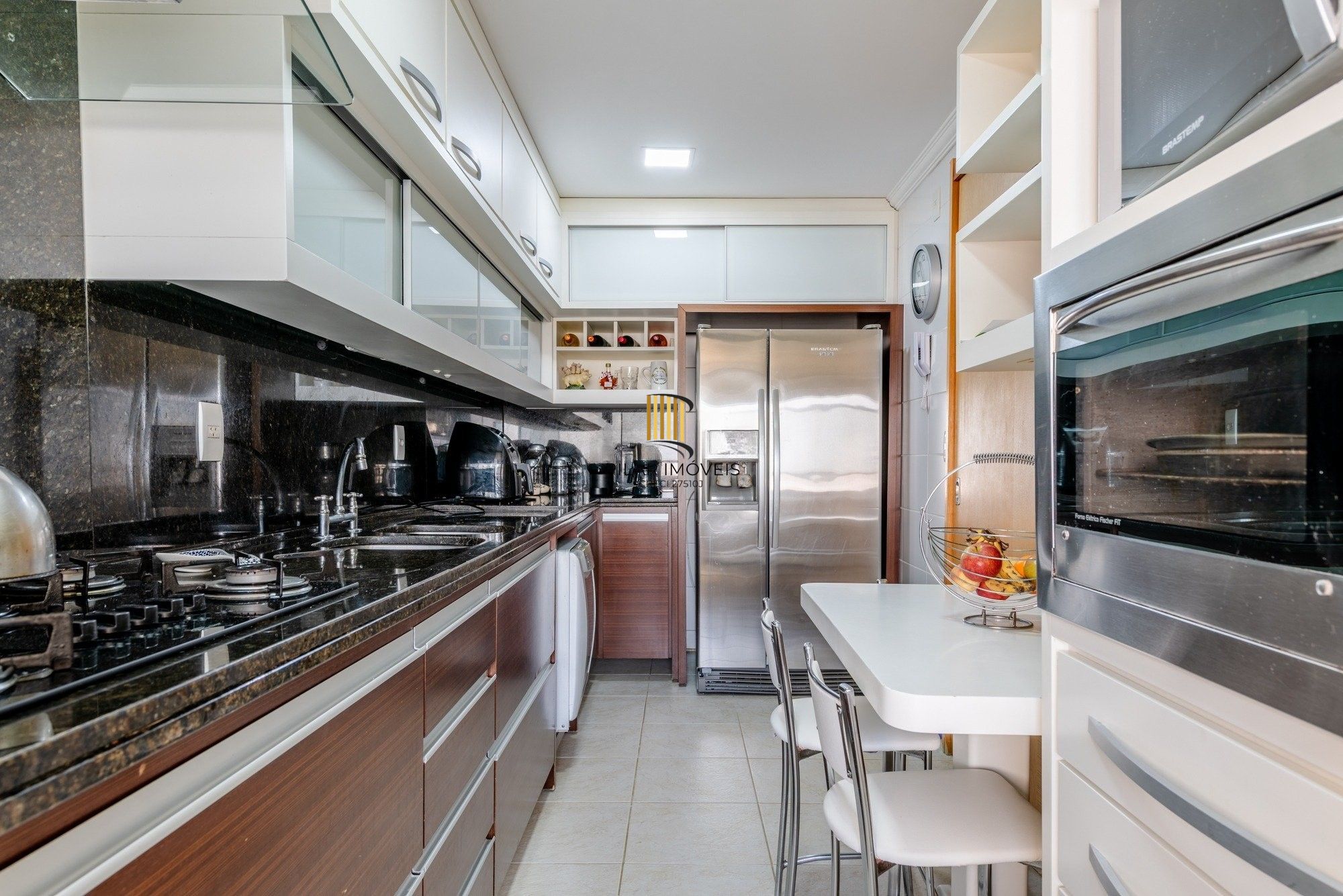 Vista deslumbrante para o Guaíba + 3 suítes no coração do Menino Deus!