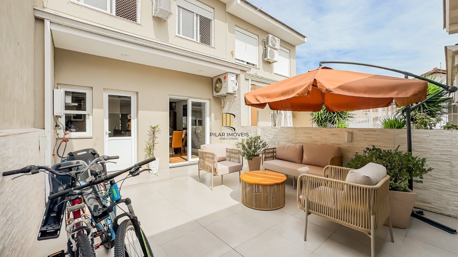 Sobrado dos Sonhos no Jardim Itú Sabará – Alto Padrão, 3 Dormitórios e 2 Vagas!