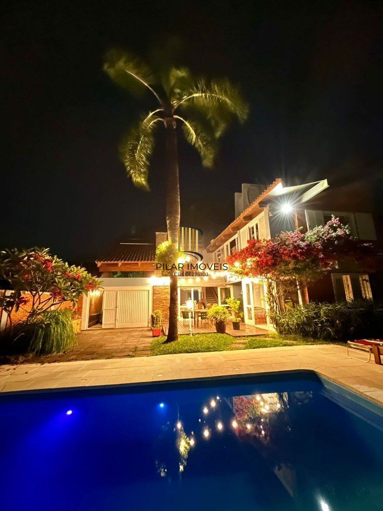 Casa 4 Dormitório(s) Bairro Medianeira