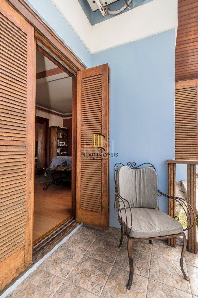 Casa 4 dormitórios no bairro Glória