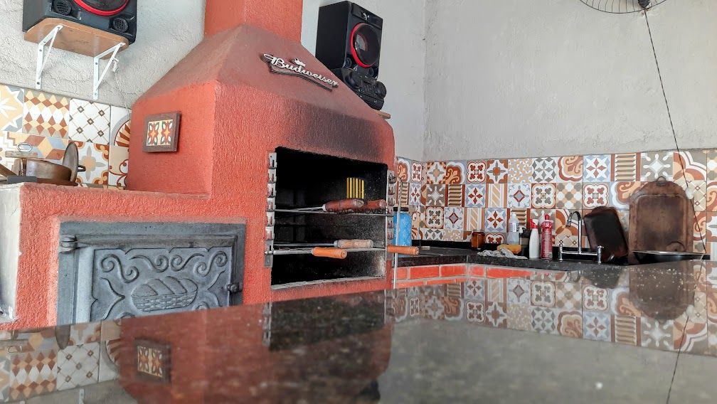 Linda Casa de Esquina com 230 M². Área de Lazer Completa.