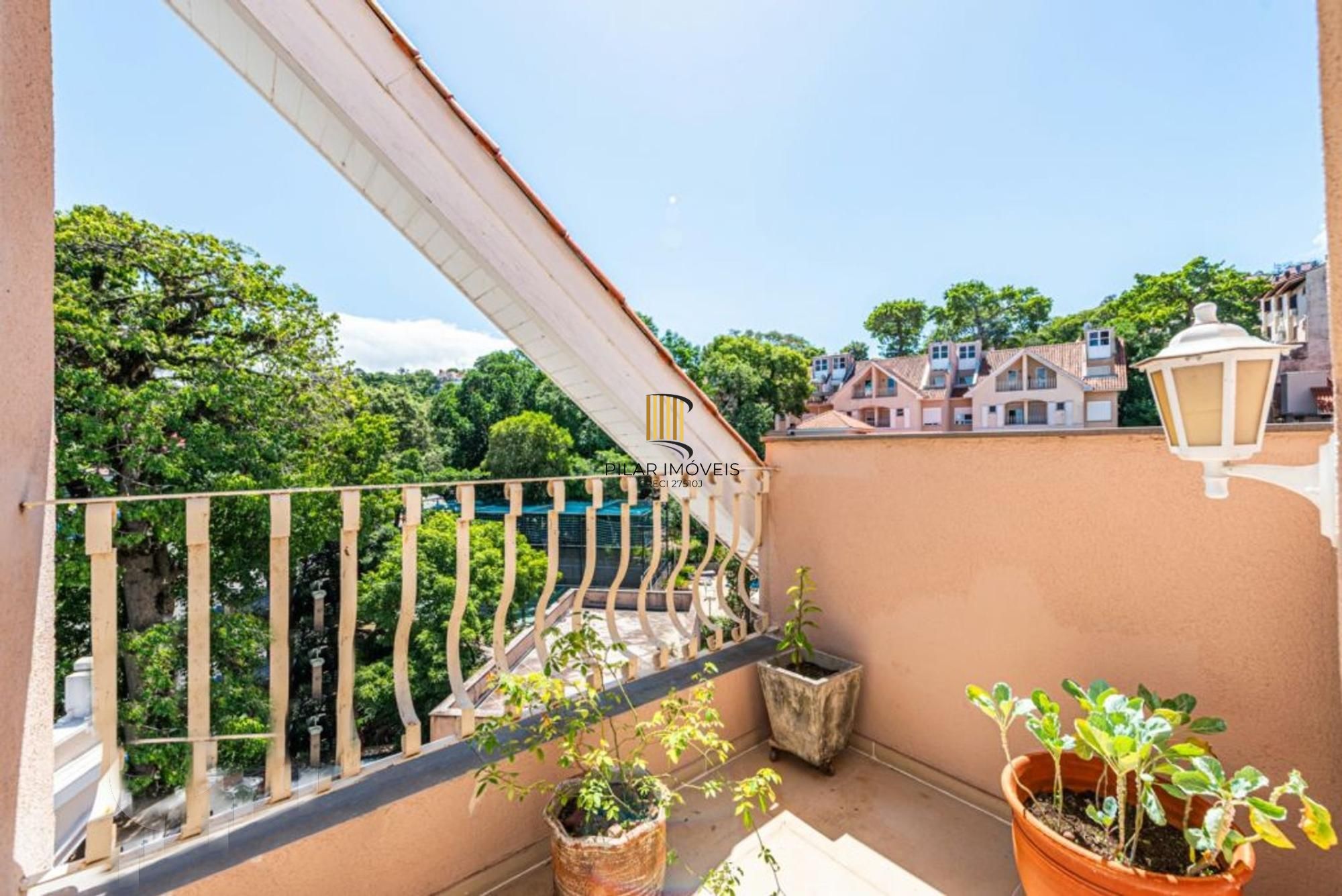 Casa de Esquina exclusiva em condominio fechado!!!