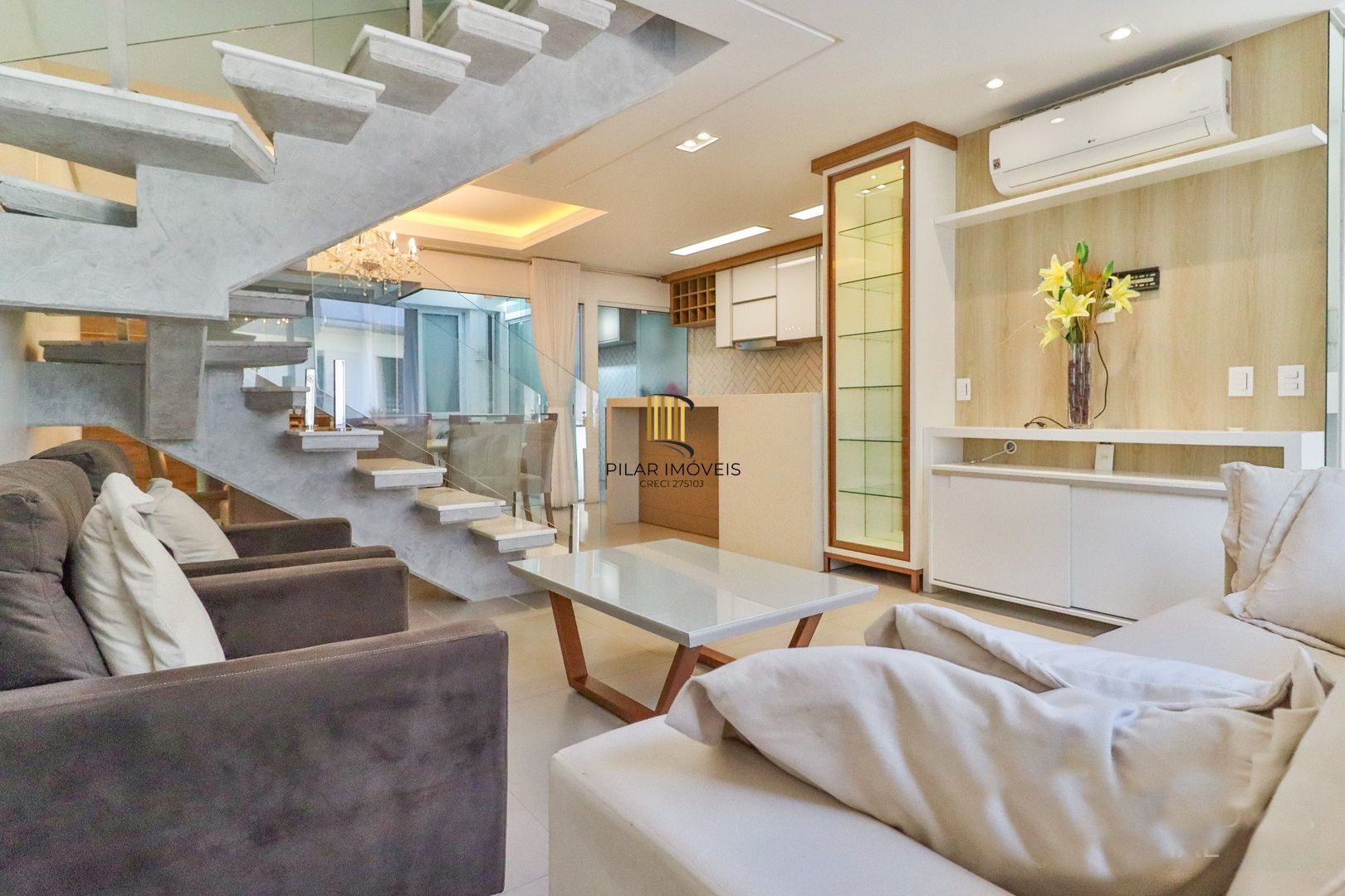 CASA TRIPLEX COM 4 SUITES E 2 VAGAS- SEMIMOBILIADA - Pilar Imóveis