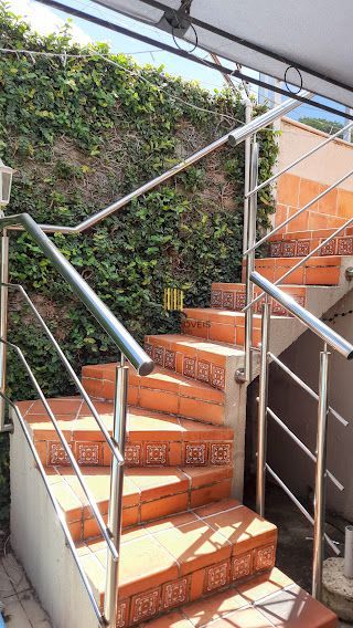 Linda Casa de Esquina com 230 M². Área de Lazer Completa.