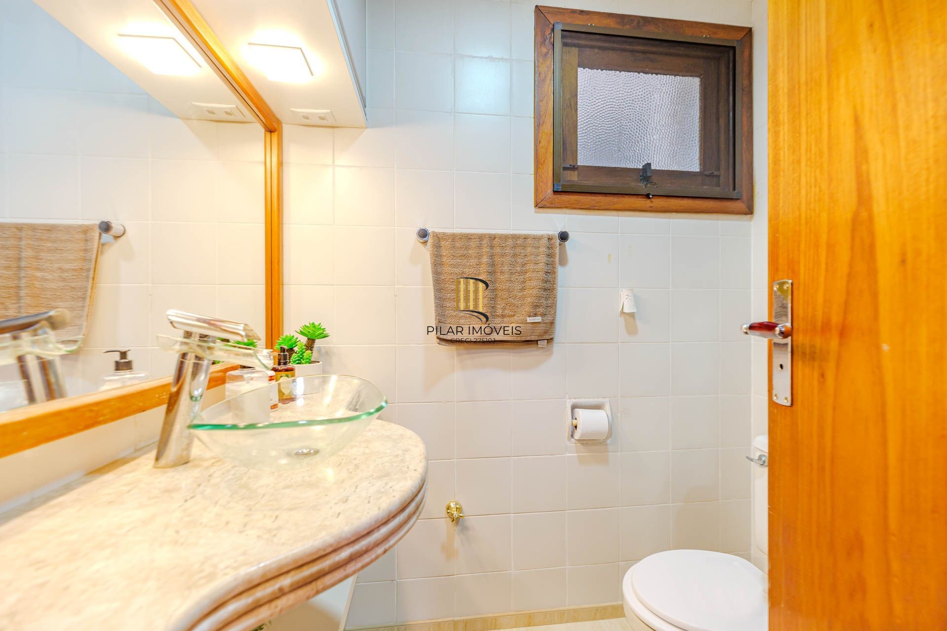 3 pavimentos com elevador eletronico e 2 vagas cobertas