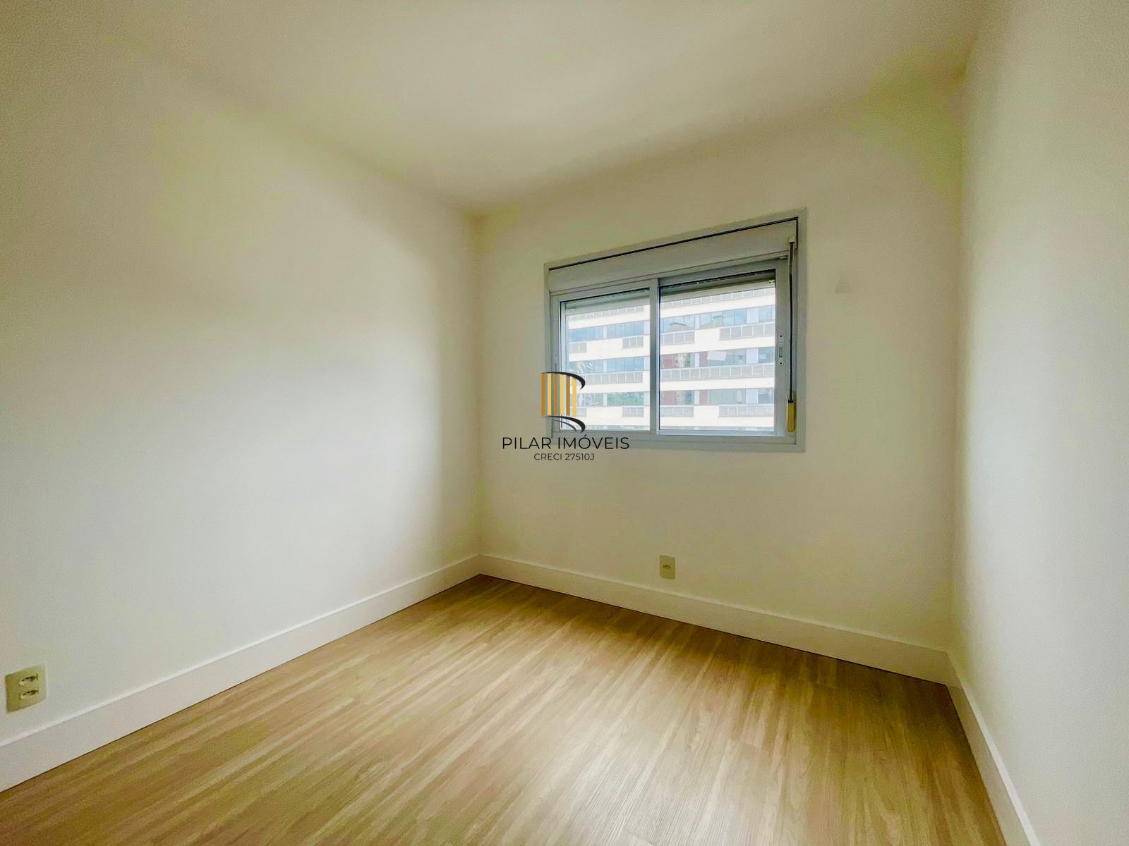 Apartamento com lareira, churrasqueira e 3 dormitórios no Central Park