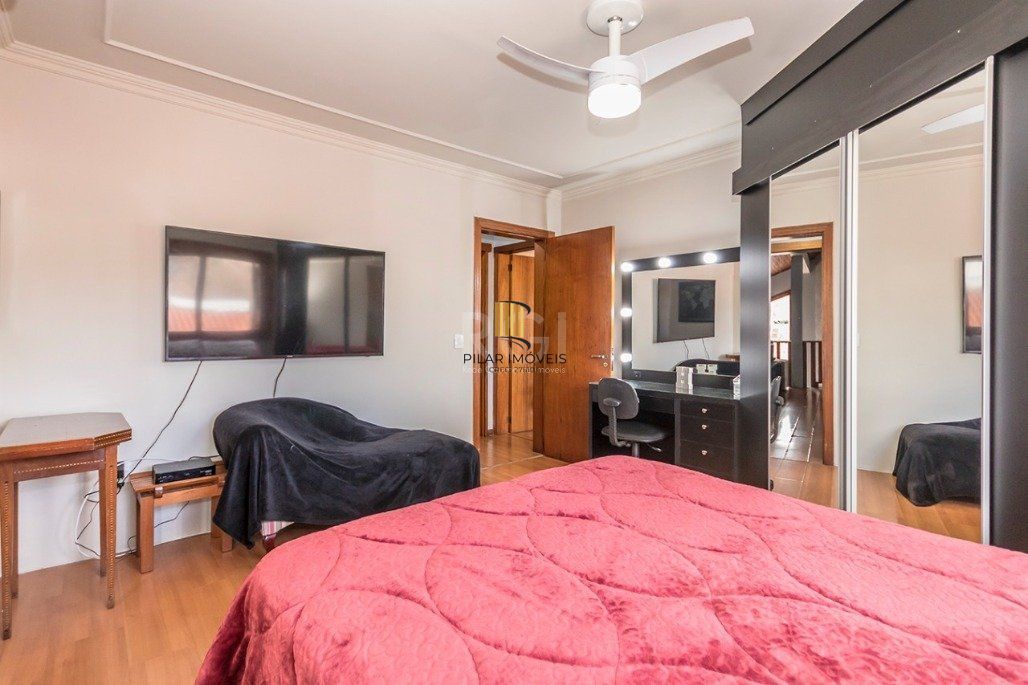 Casa 4 dormitórios no bairro Glória