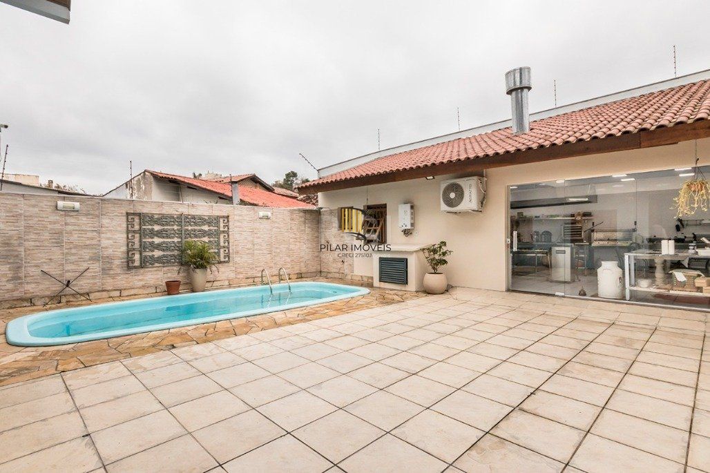 Casa 4 dormitórios no bairro Glória