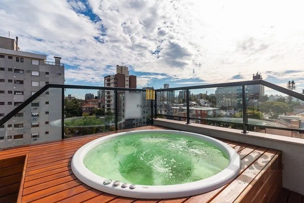 Cobertura com 4 quartos e 197m² à venda em Petrópolis, Porto Alegre.