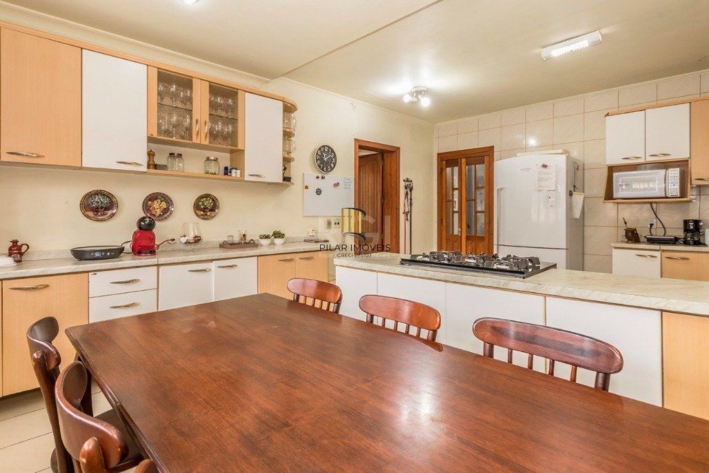 Casa 4 dormitórios no bairro Glória