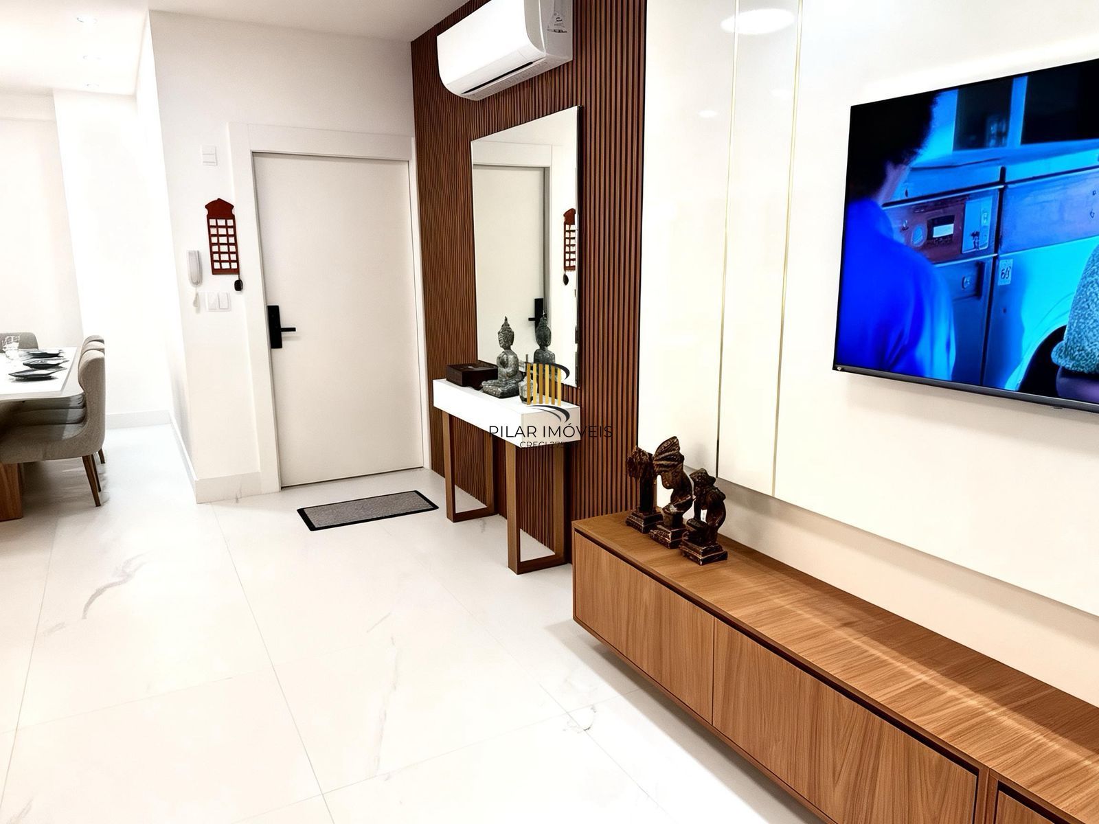 LUXO NA QUADRA DO MAR EM MEIA PRAIA ITAPEMA: 127m² MOBILIADO COM 3 SUÍTES E 3 VAGAS