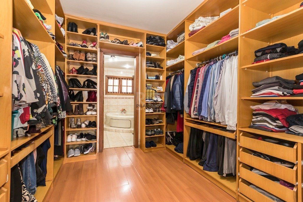 Casa 4 dormitórios no bairro Glória