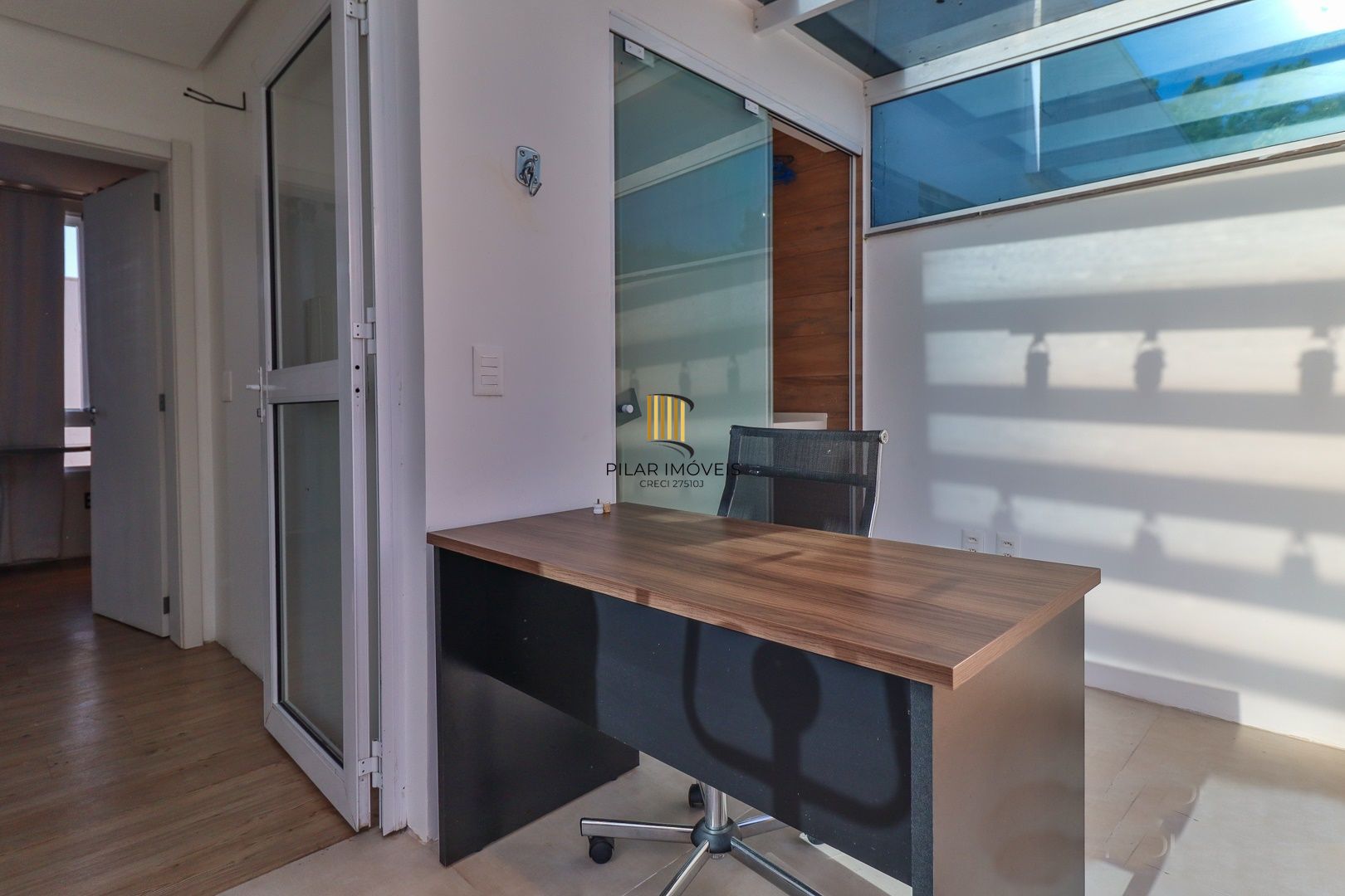 CASA TRIPLEX COM 4 SUITES E 2 VAGAS- SEMIMOBILIADA