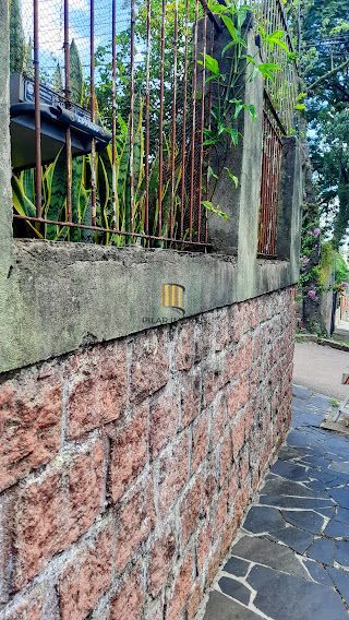 Linda Casa de Esquina com 230 M². Área de Lazer Completa.