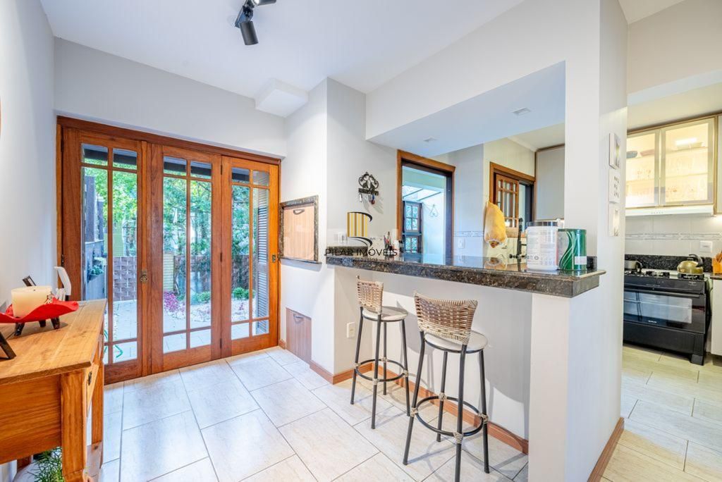 O Lar Ideal na Tristeza: Casa em Condomínio com 3 Dormitórios