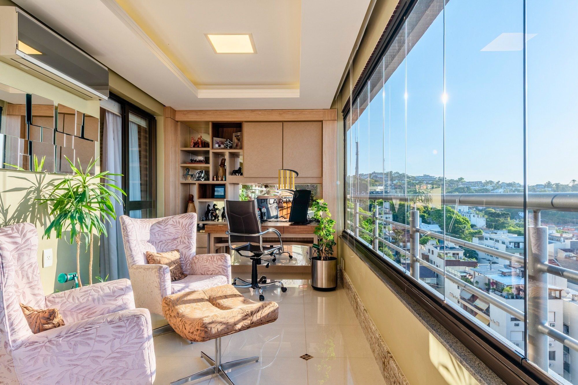 Vista deslumbrante para o Guaíba + 3 suítes no coração do Menino Deus!