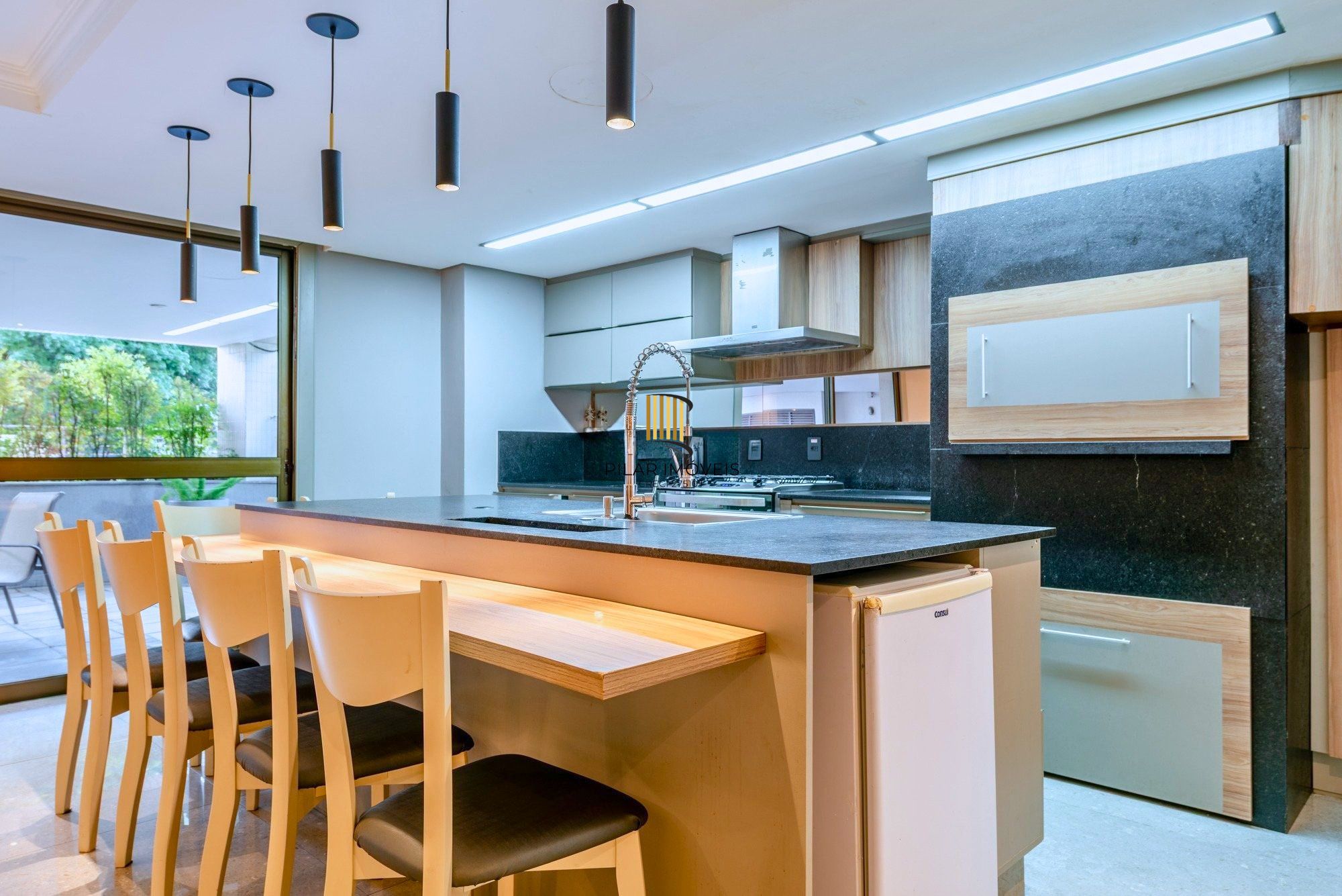 Vista deslumbrante para o Guaíba + 3 suítes no coração do Menino Deus!