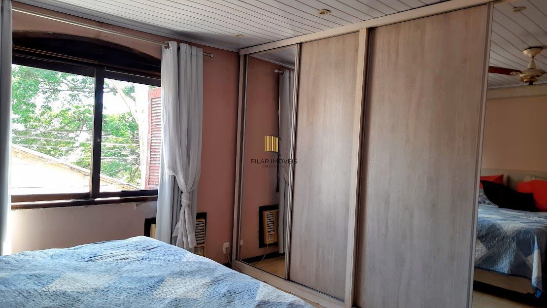 Linda Casa de Esquina com 230 M². Área de Lazer Completa.