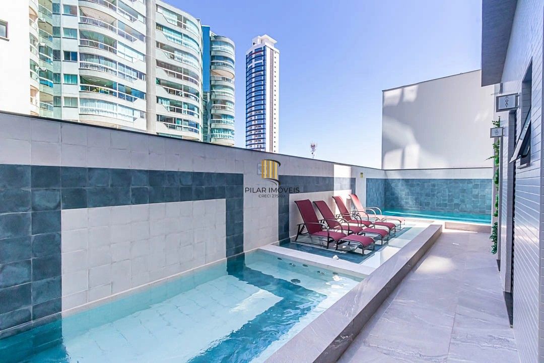 LUXO NA QUADRA DO MAR EM MEIA PRAIA ITAPEMA: 127m² MOBILIADO COM 3 SUÍTES E 3 VAGAS