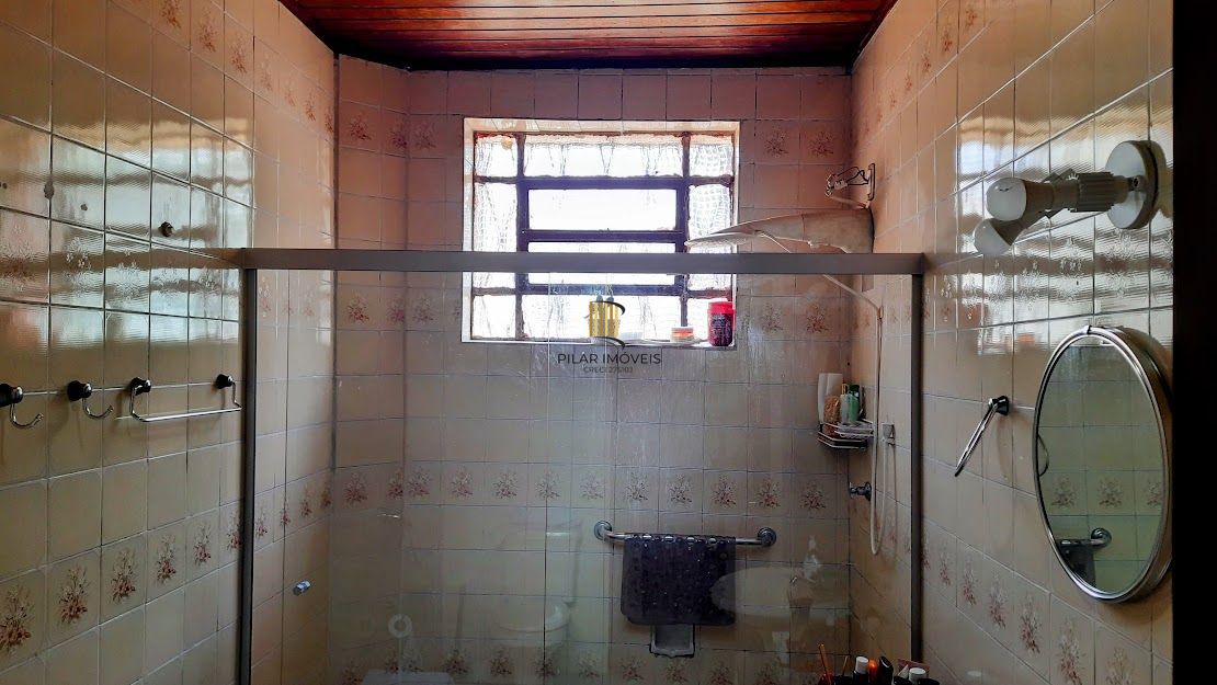 Linda Casa de Esquina com 230 M². Área de Lazer Completa.