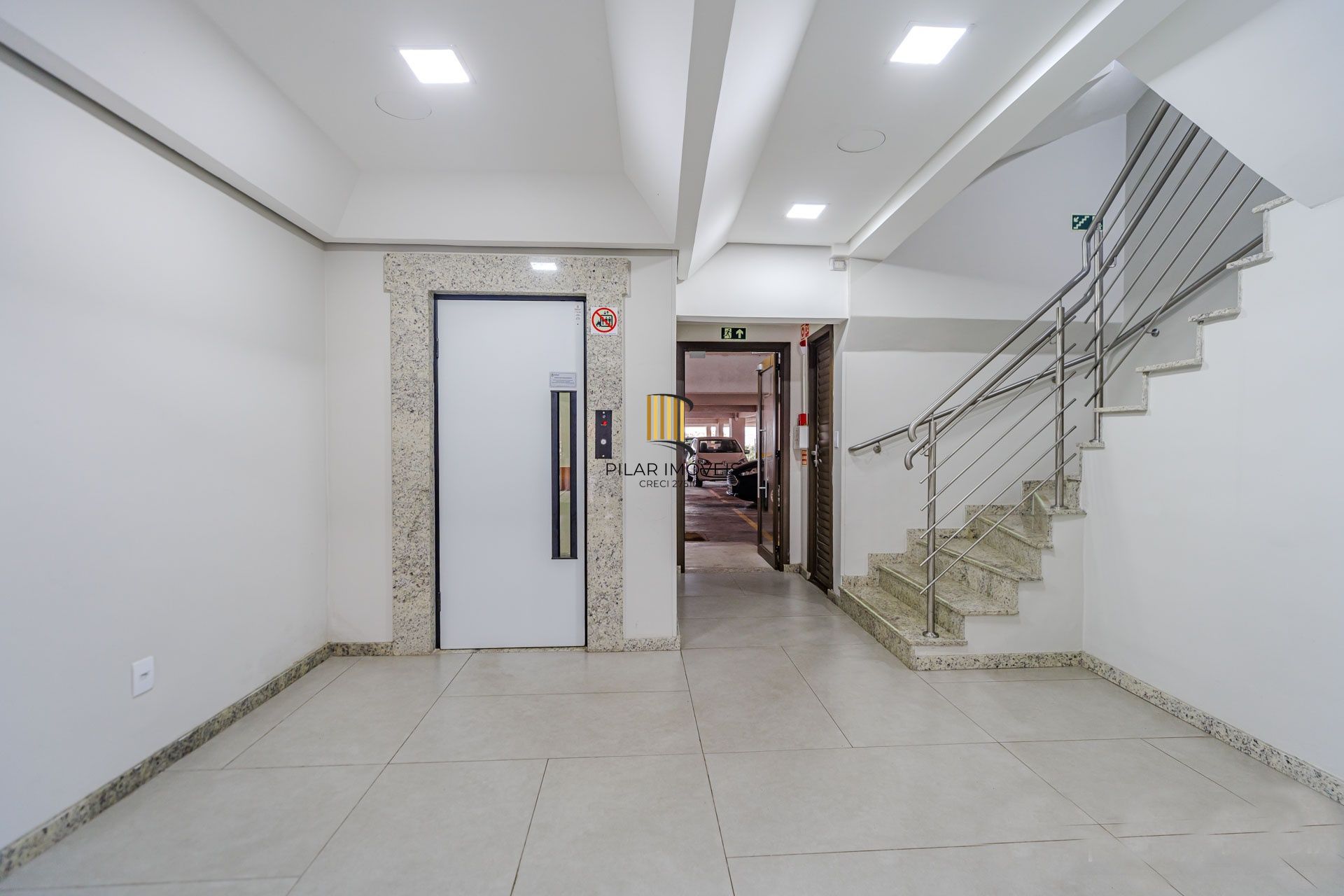 3 pavimentos com elevador eletronico e 2 vagas cobertas