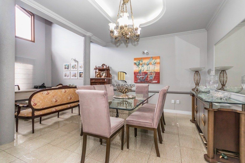 Casa 4 dormitórios no bairro Glória